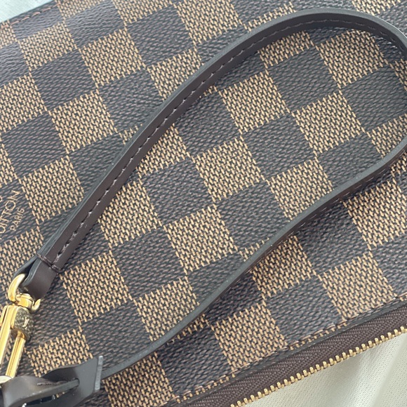 Authentic Louis Vuitton clutch - Picture 3 of 3